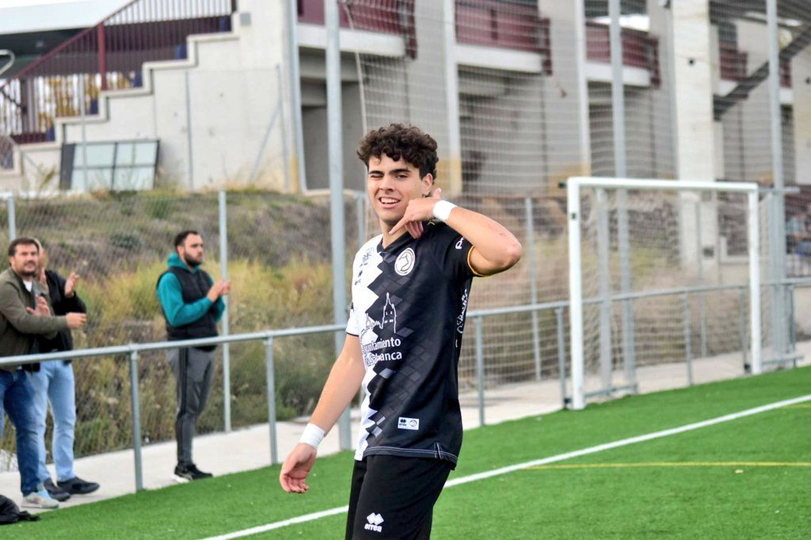 Óscar Cañedo celebra un gol con el juvenil de Unionistas | FOTO USCF BASE