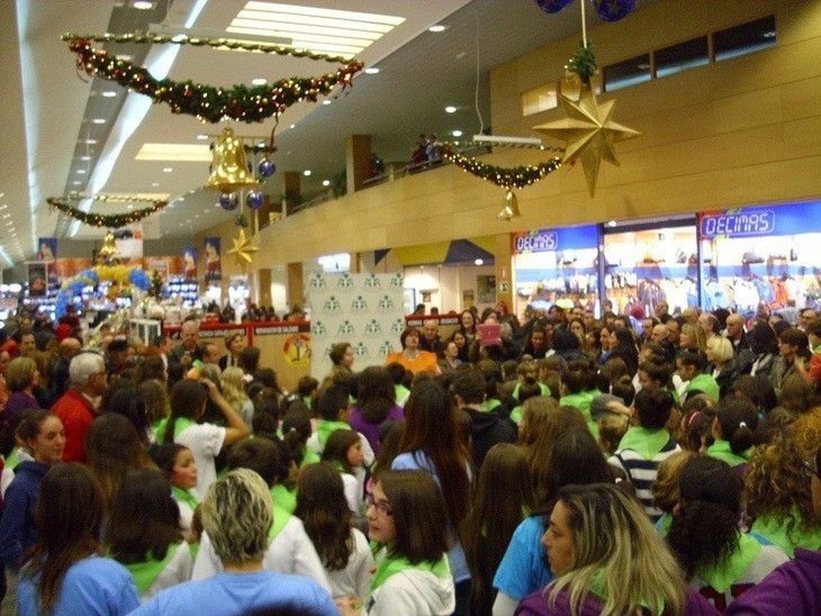 E.Leclerc recibe a 170 niños en un flashmob organizado por la Asociación de Alzheimer