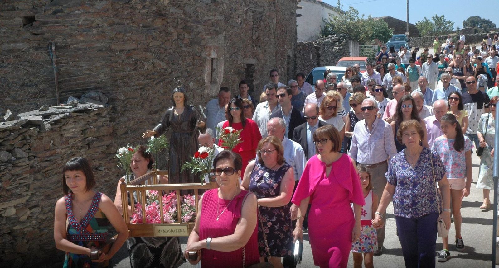 Palacios de Salvatierra procesiona en honor de Santa María Magdalena