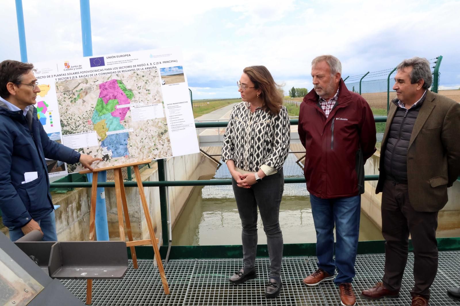 La consejera de Agricultura, Ganadería y Desarrollo Rural, María González Corral visita la zona de La Armuña. Foto Comunicación JCyL