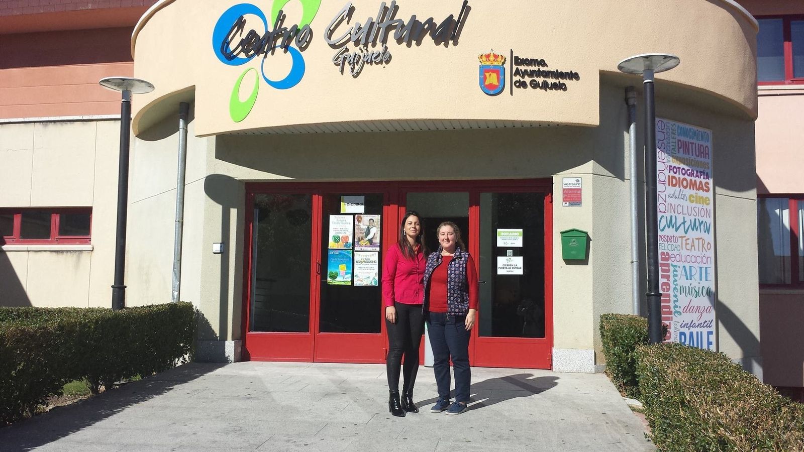 El Centro Cultural luce nuevo rótulo en su fachada principal