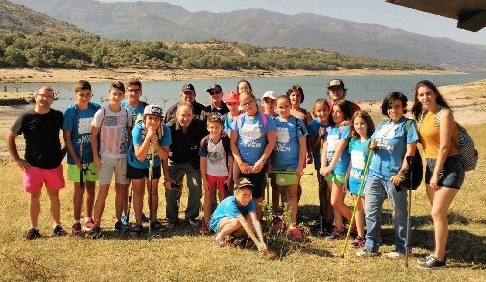 El embalse de Hervás, lugar elegido para una jornada de pesca del Verano Joven