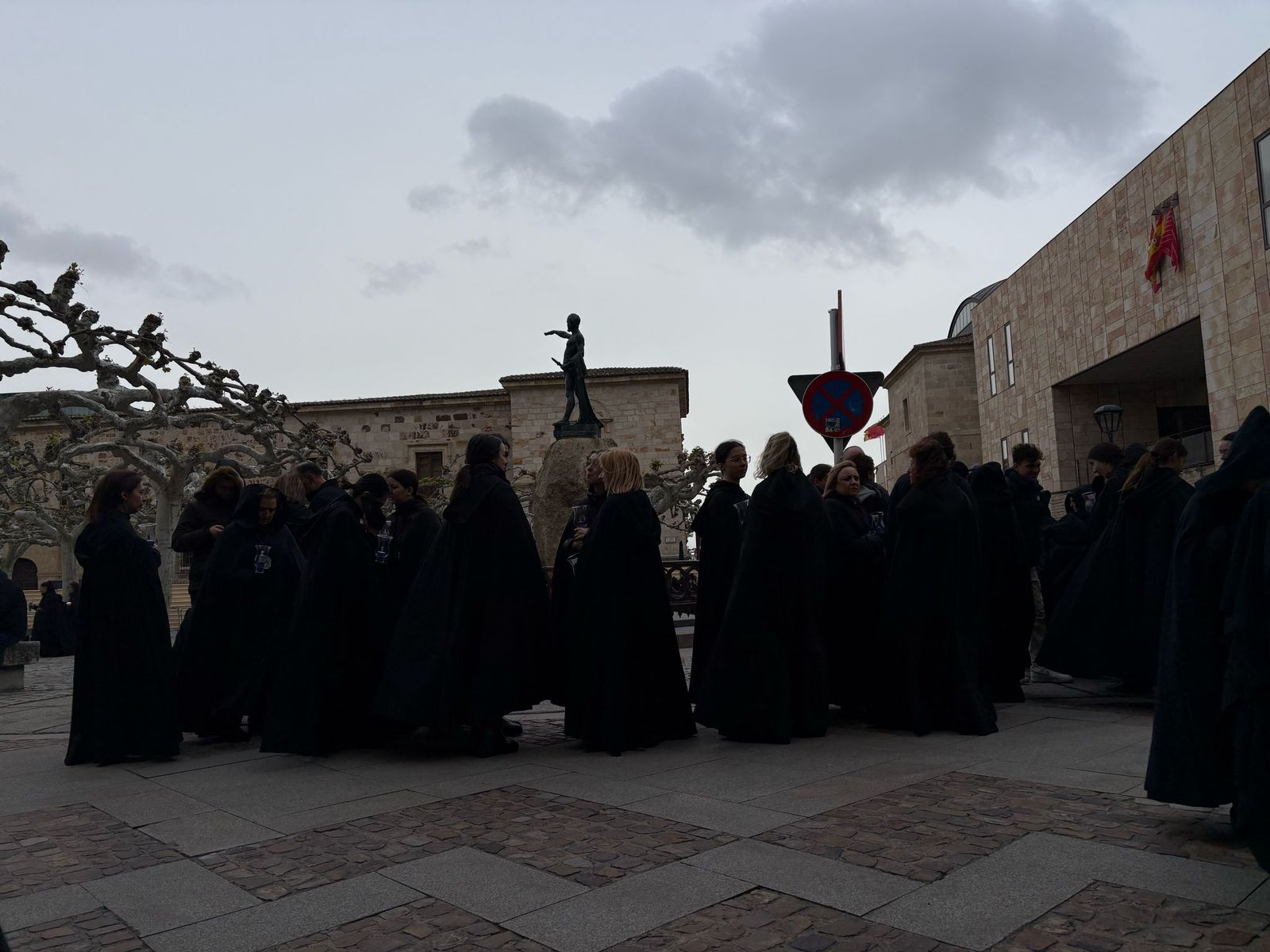 La lluvia impide la salida de la Virgen de la Soledad por segundo año consecutivo