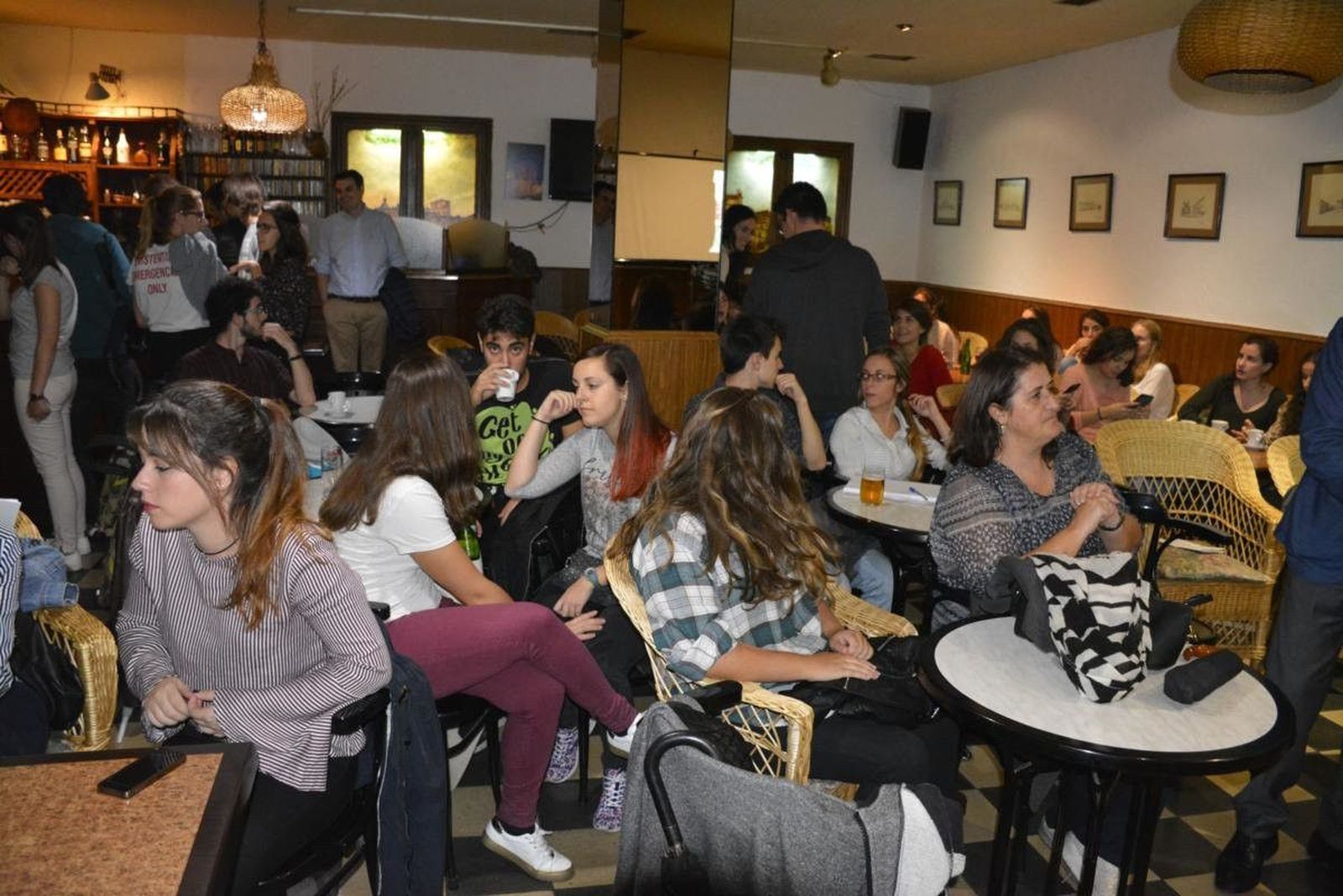 Cafe Científico en el Alcaraván