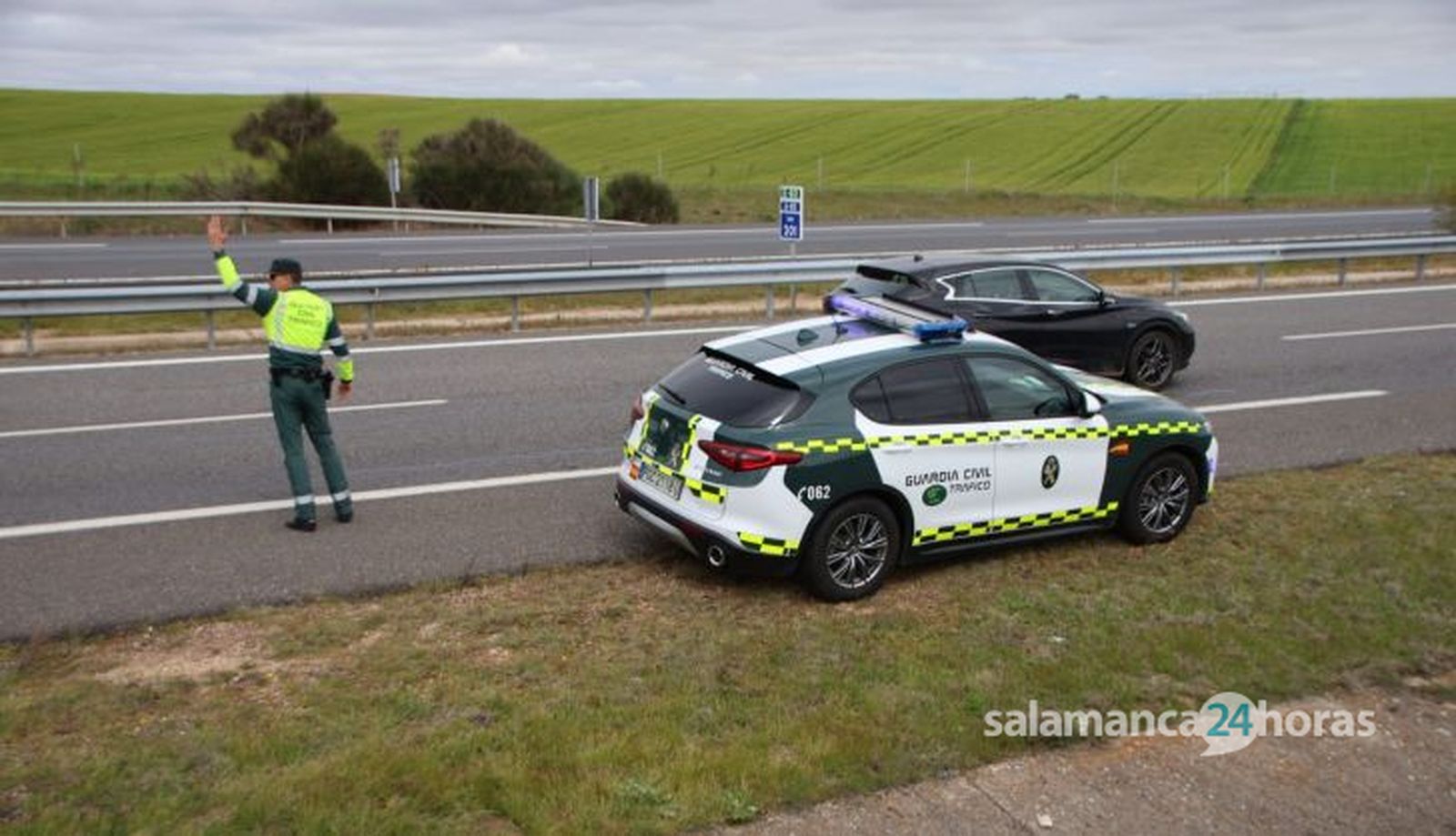 Accidente turismo y camión A-62