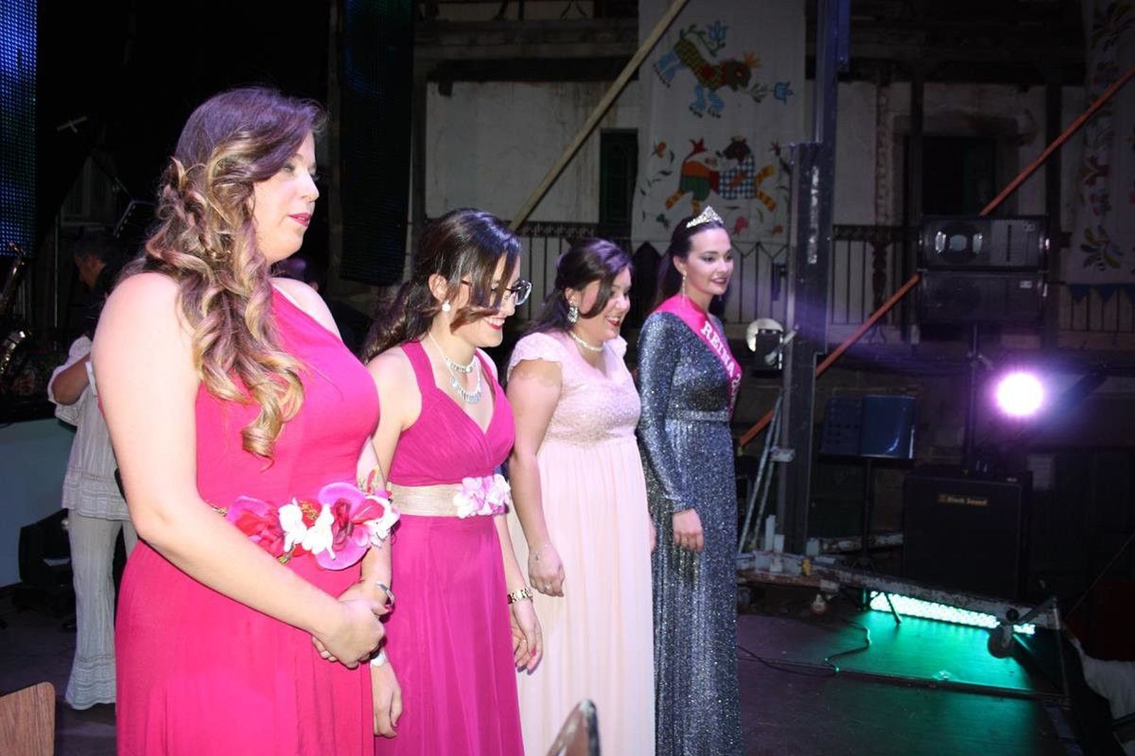 Coronación de la reina y las damas y quema del castillo en San Esteban de la Sierra
