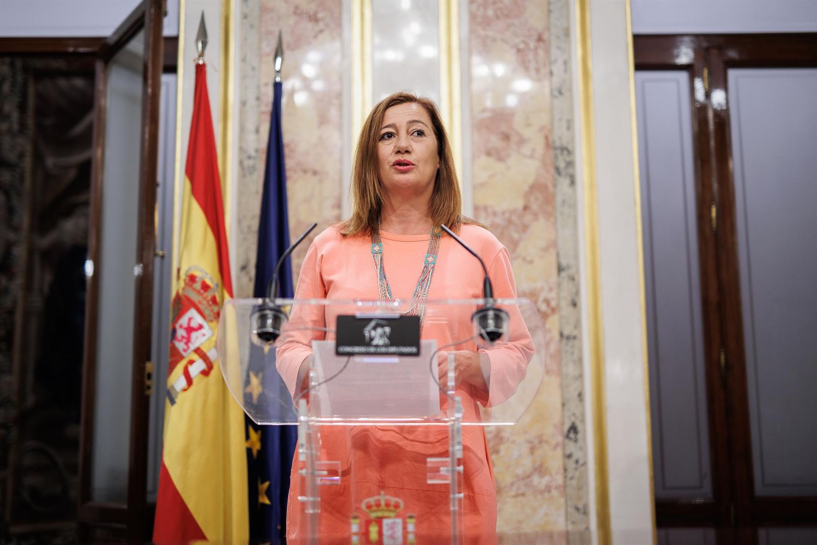 La presidenta del Congreso, Francina Armengol, en una rueda de prensa   Alejandro Martínez Vélez   EP