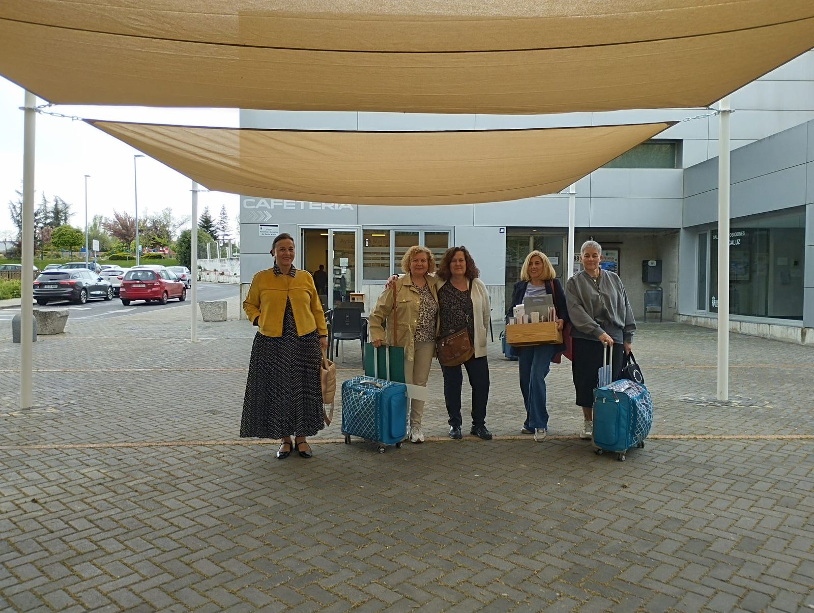 Santa Marta instala un toldo en la plaza de los Abuelos y Abuelas para proteger del sol a sus mayores